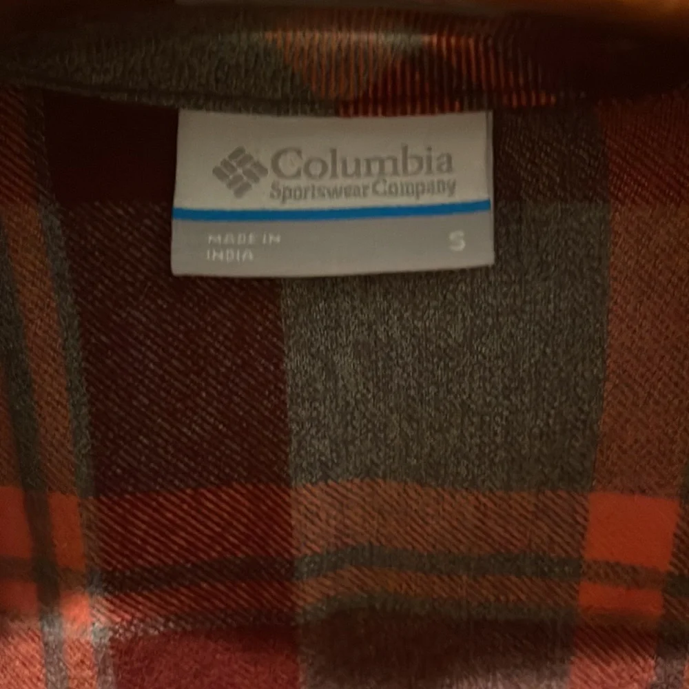 NWT Columbia Women’s Flannel Button Down V-neck Plaid sz S - Picture 3 of 4